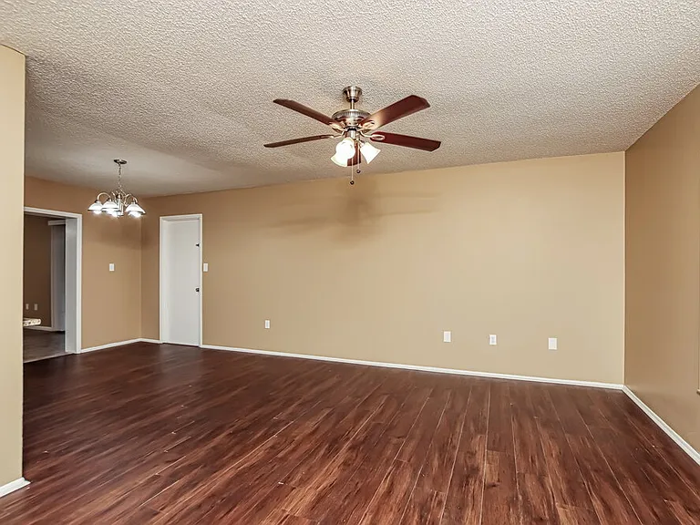 431 Veronica Ave NE — Photo 5
