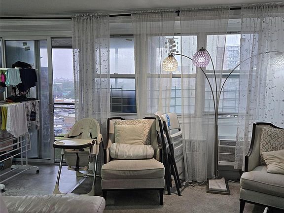 2nd image of 880 Boynton Avenue #9L