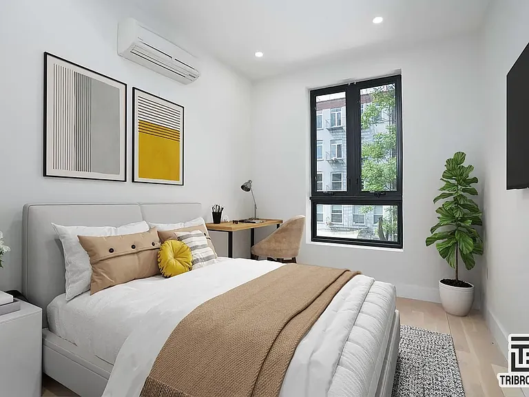 141 Meserole St #4B — Photo 4