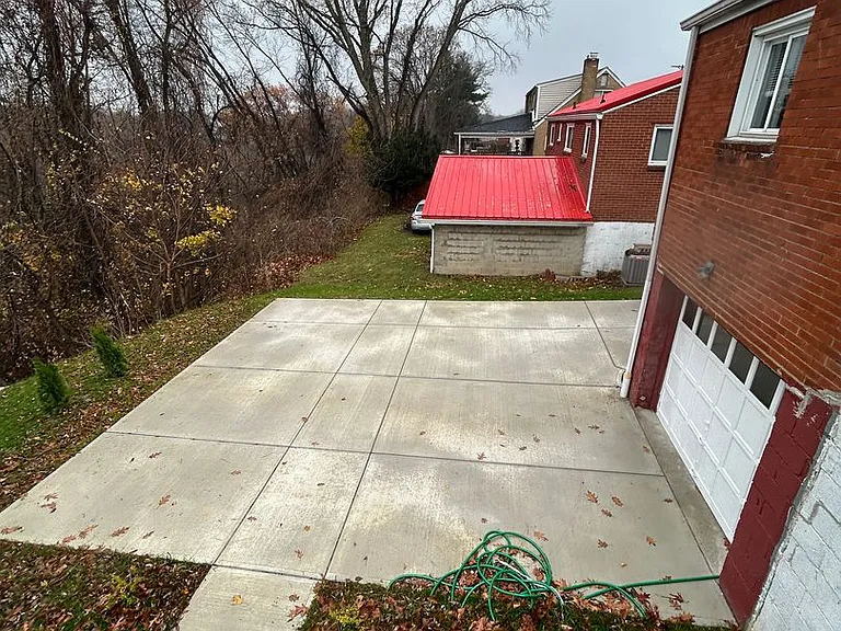 506 Crescent Boulevard Ext — Photo 29
