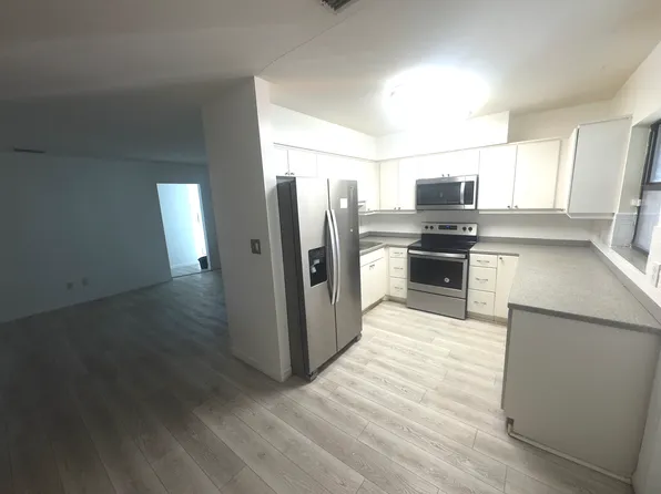 805 W Country Club Dr, Tampa, FL 33612