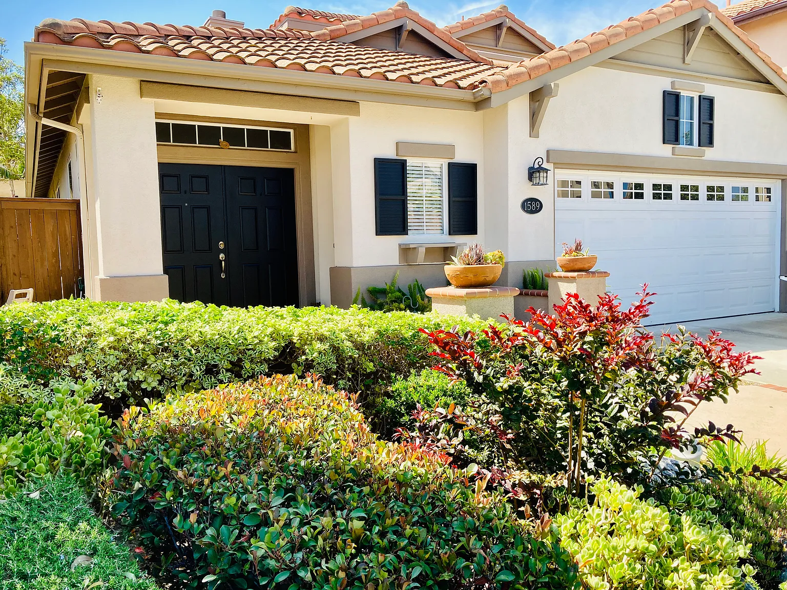 1589 Turquoise Dr — Photo 2