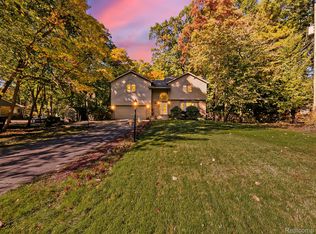 23605 Beech Rd, Southfield, MI 48033