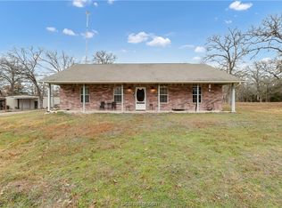 4266 Winding Rd, Hearne, TX 77859