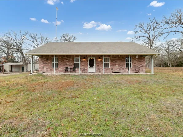4266 Winding Rd, Hearne, TX 77859