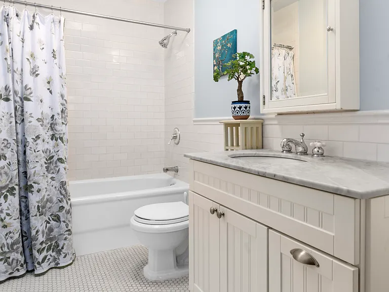 240 Carroll St #1 — Photo 5