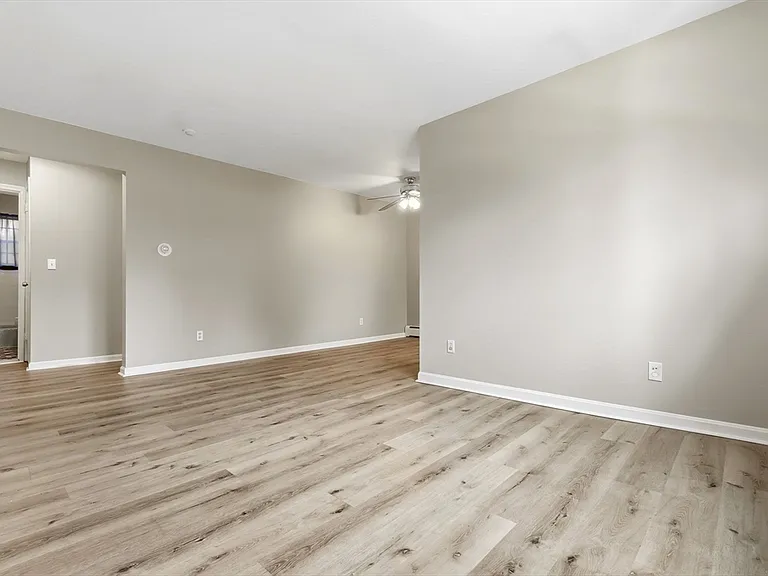 6 Venice St #B6 — Photo 3