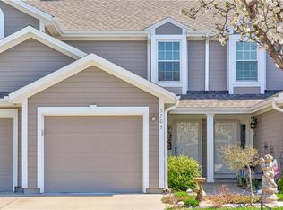 5705 NW Moonlight Meadow Ct #39B, Lees Summit, MO 64064
