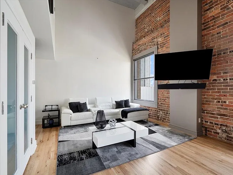 915 Franklin St #9G — Photo 5