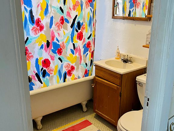 4th image of 2610.5 W Gunnison St #2F