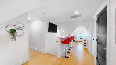 3 bed, 900 sqft, $3,600 — Photo 4