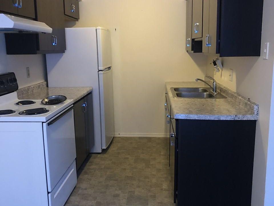 2nd image of 110 W Park St