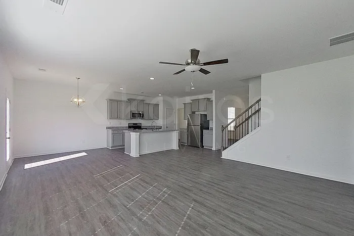 4 bed, 3.0 bath, 2517 sqft, $2,525 — Photo 4