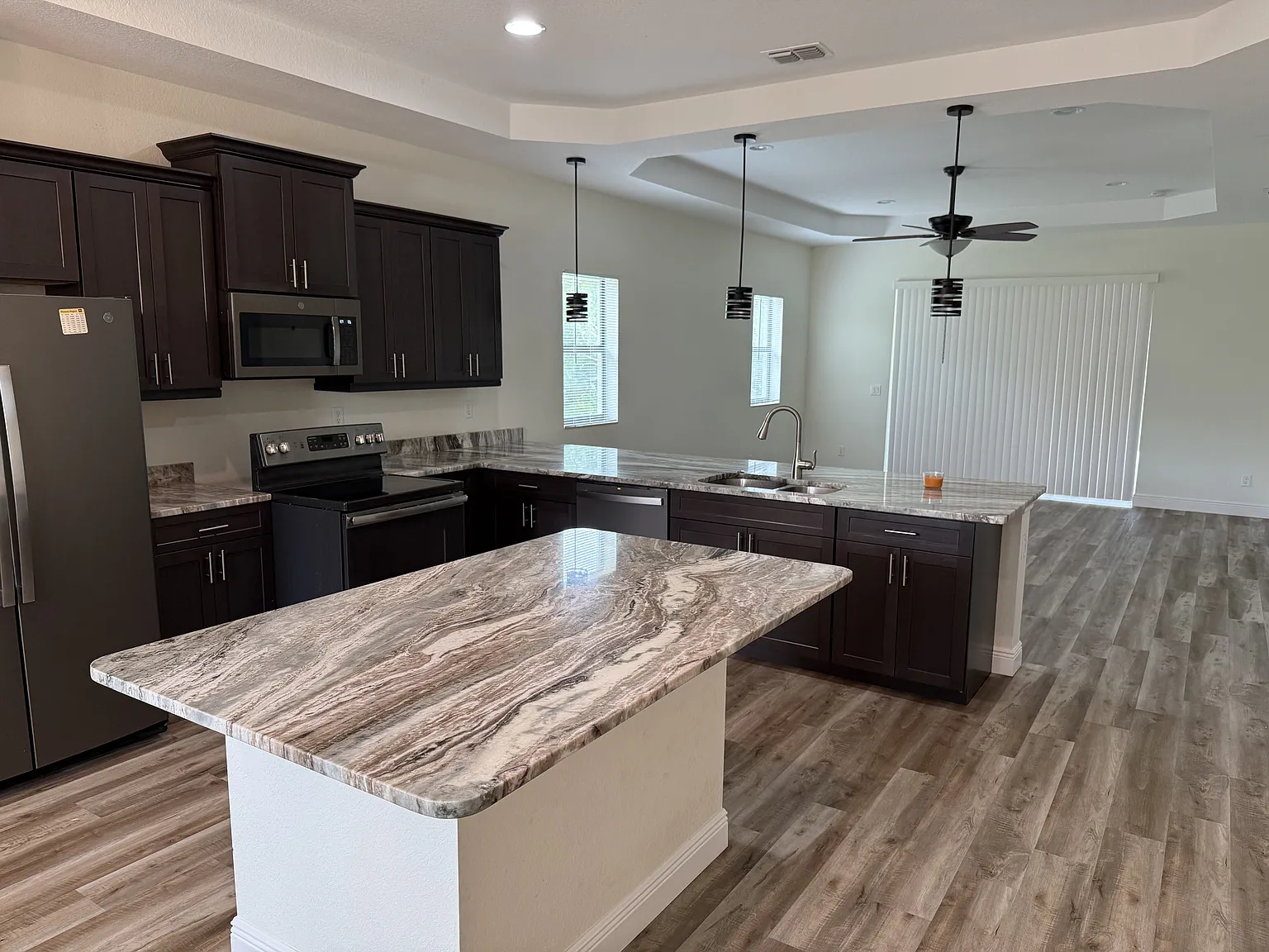 3 bed, 1583 sqft, $2,300 — Photo 4
