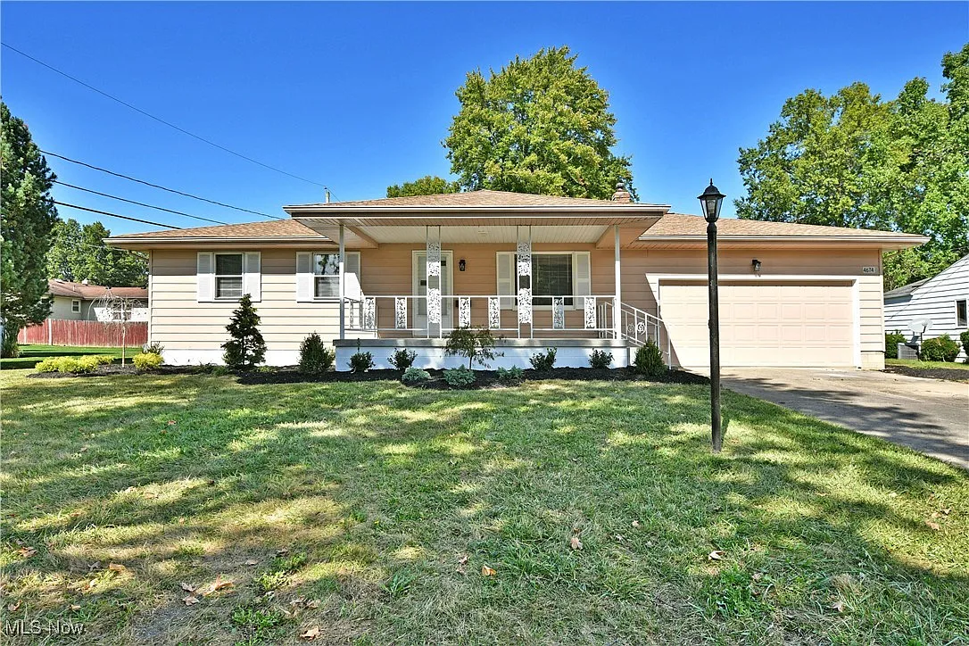 4674 Barrington Dr photo 1