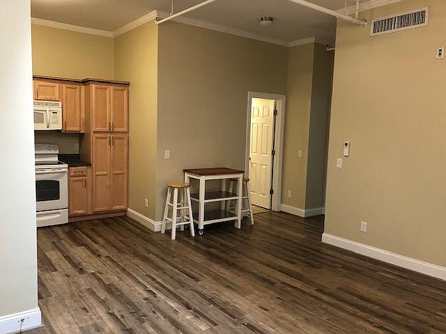 LIVING ROOM/DINING AREA
