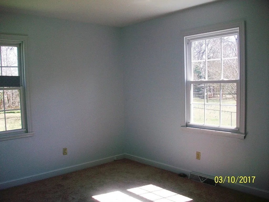 2 bed, 1.0 bath, $1,350 — Photo 3