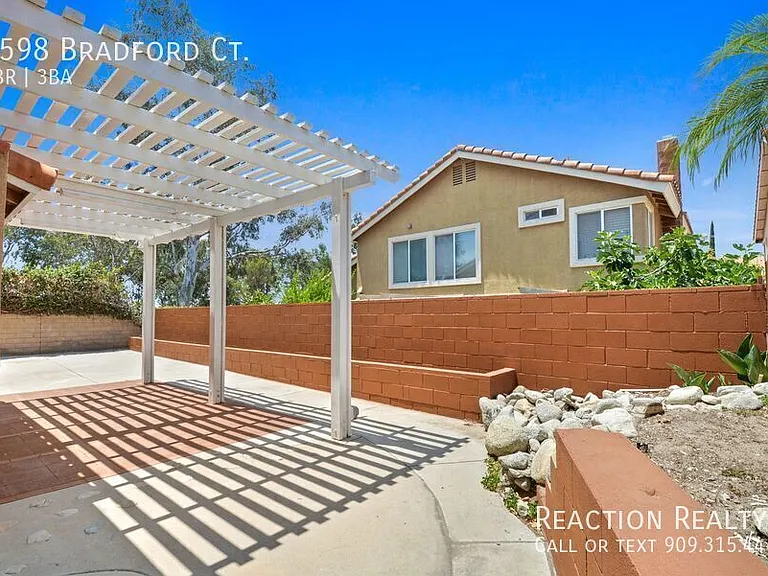 6598 Bradford Ct — Photo 26