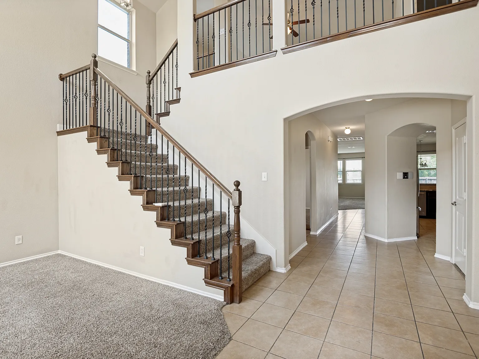 4 bed, 3040 sqft, $2,895 — Photo 3