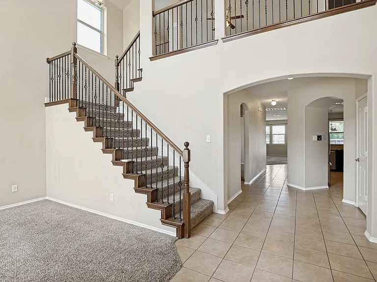 1305 Lone Pine Dr — Photo 3