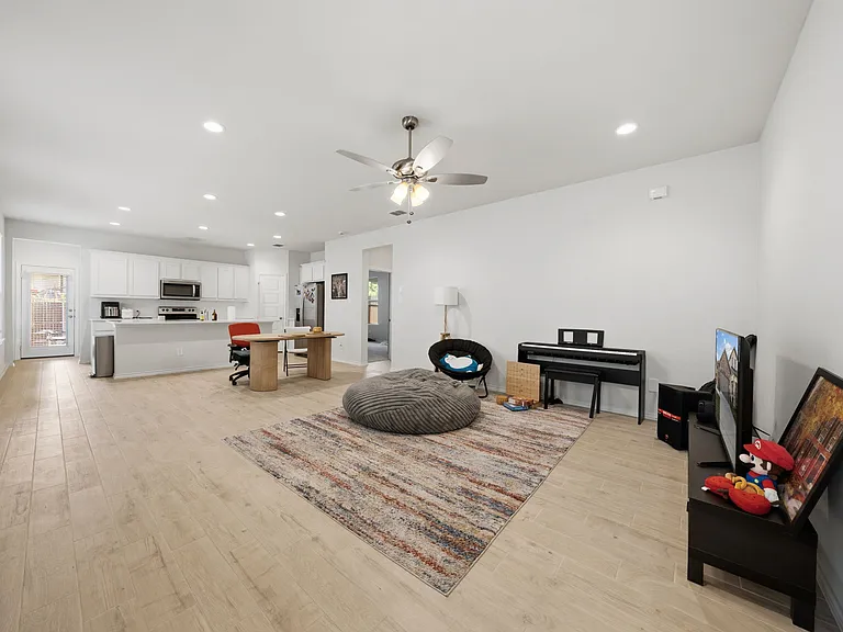 3211 Bedstraw Ln — Photo 11