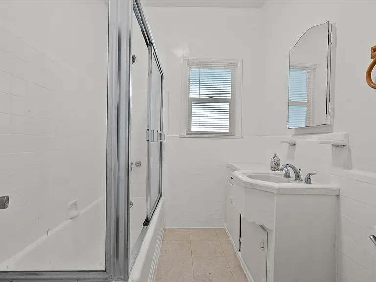 1322 S Van Ness Ave #1 — Photo 11