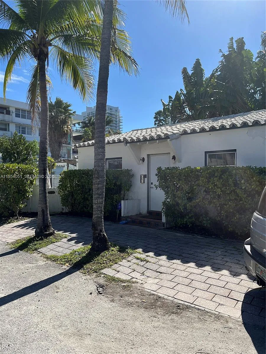 Building Photo - 6 Farrey Ln