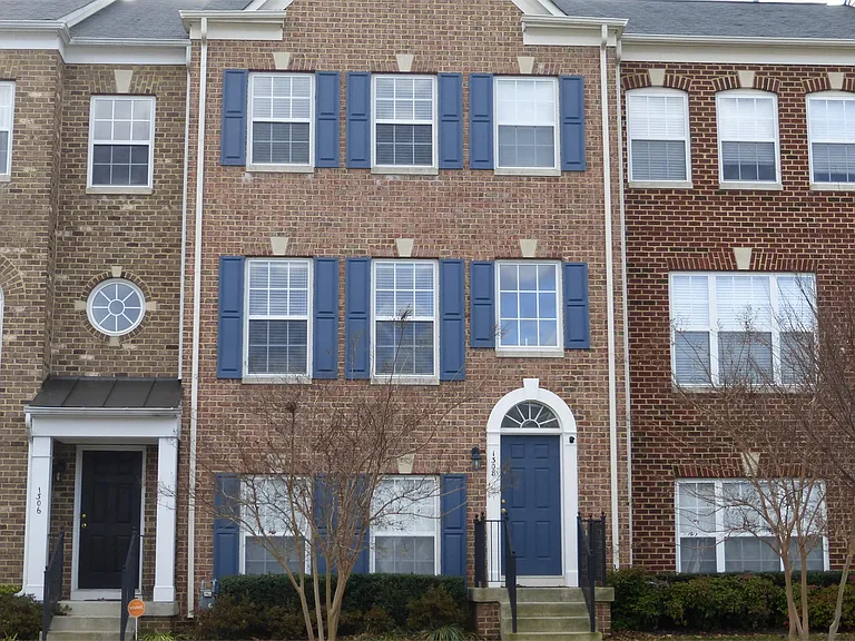 1308 Saunders Dr — Photo 2