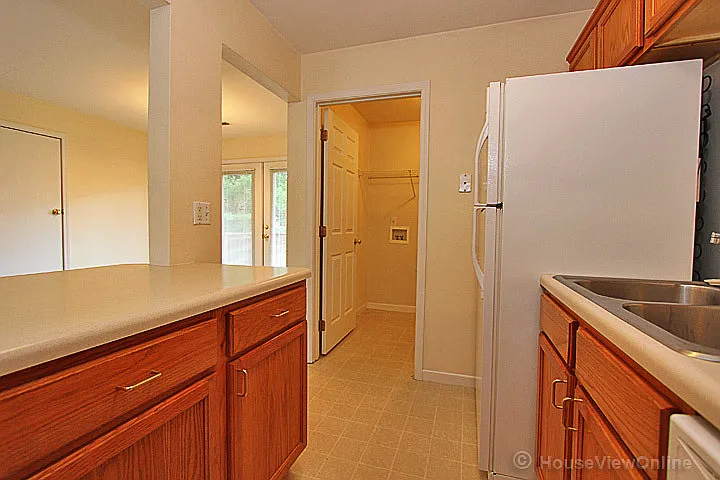 2831 Hemlock Ct — Photo 8