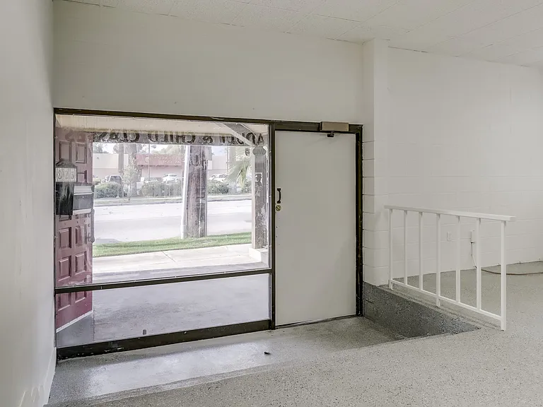 823 W Colton Ave — Photo 4
