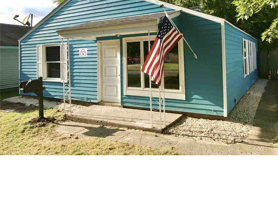 1st image of 817 Roosevelt St