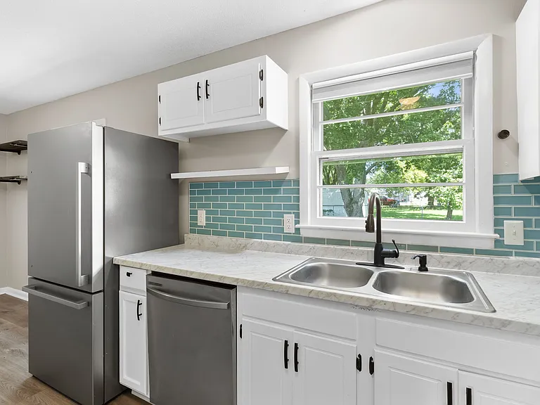 5215 Longbranch Dr — Photo 2