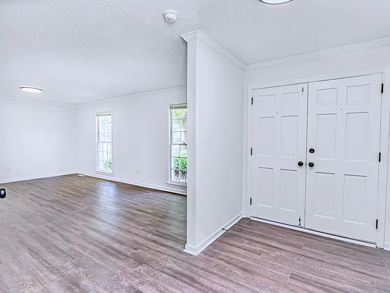 200 Lanewood Dr — Photo 3