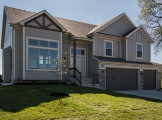 818 W Solomon Dr, Lone Jack, MO 64086