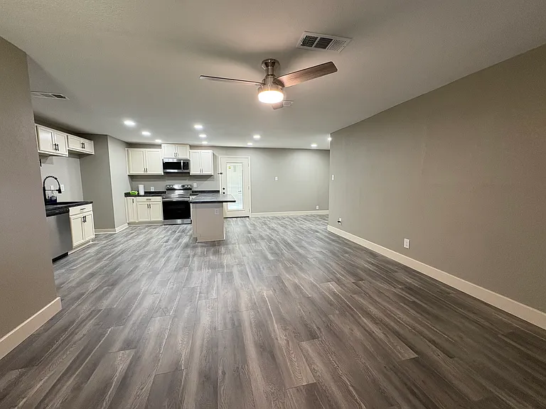 714 Upland Ln — Photo 4