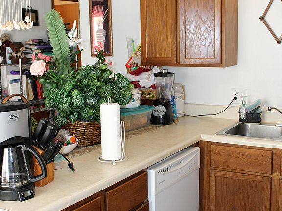 3rd image of 215 Jewel Dr Unit 8
