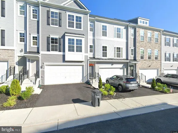 24067 Gumspring Kiln Ter, Sterling, VA 20166