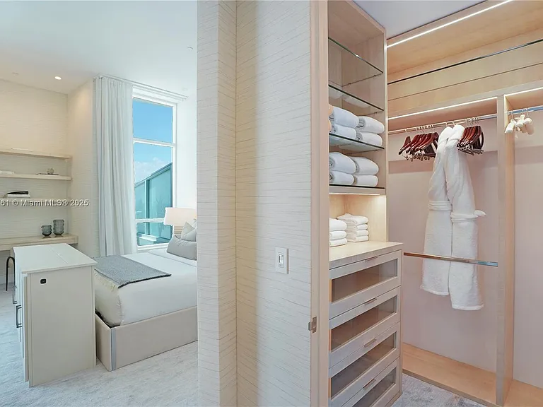 4401 Collins Ave #PH SOUTH — Photo 52
