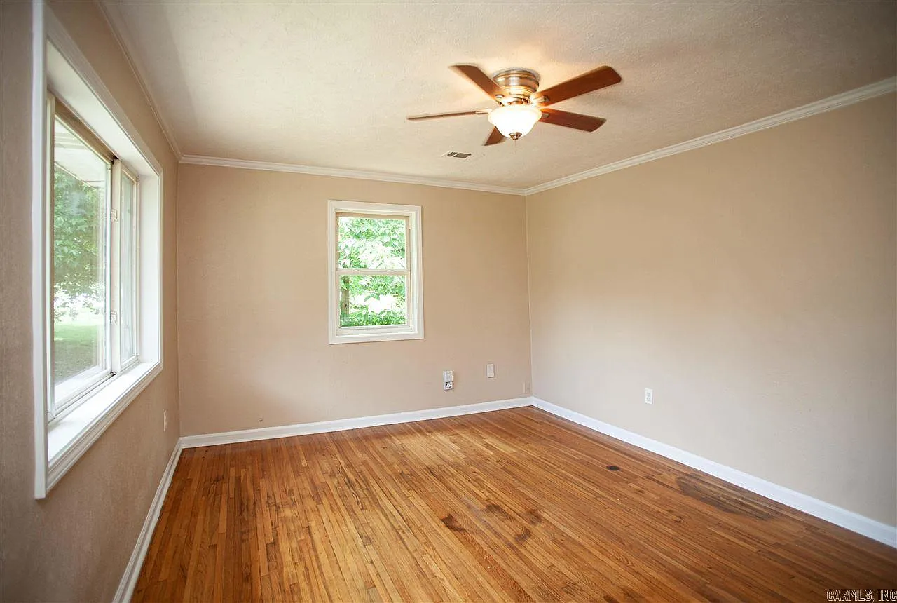 2 bed, 1.0 bath, 700 sqft, $925 — Photo 2