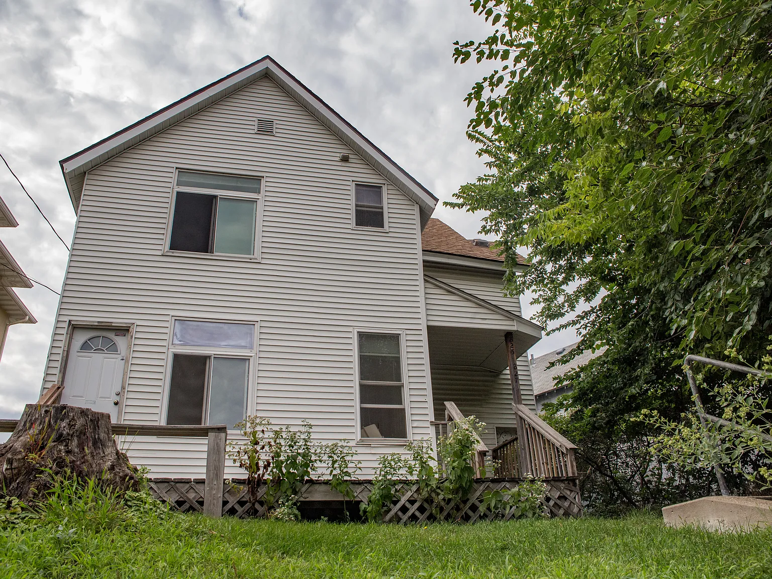 4 bed, 1712 sqft, $2,400 — Photo 1
