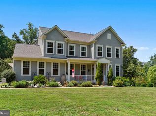 35171 Round Knoll Ct, Round Hill, VA 20141