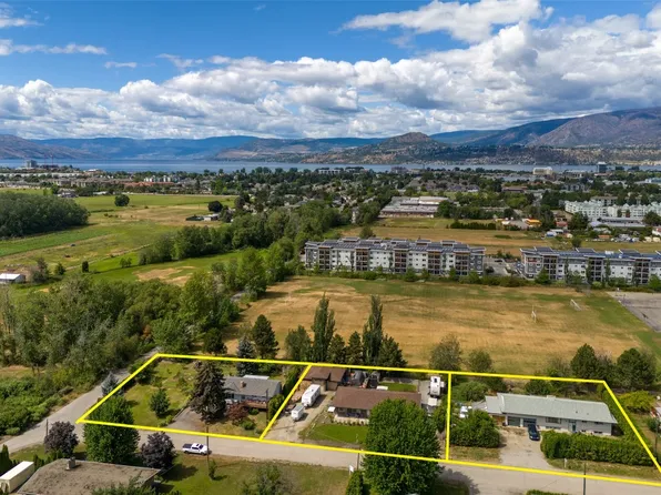 3240 Saint Amand Rd, Kelowna, BC V1W 3P1