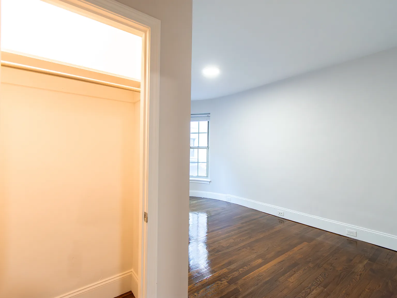2 bed, 650 sqft, $4,400 — Photo 3