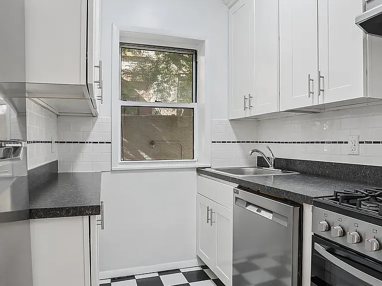 403 Henry St #1 — Photo 3