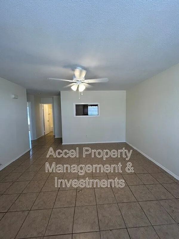 2 bed, 1.0 bath, $600 — Photo 3