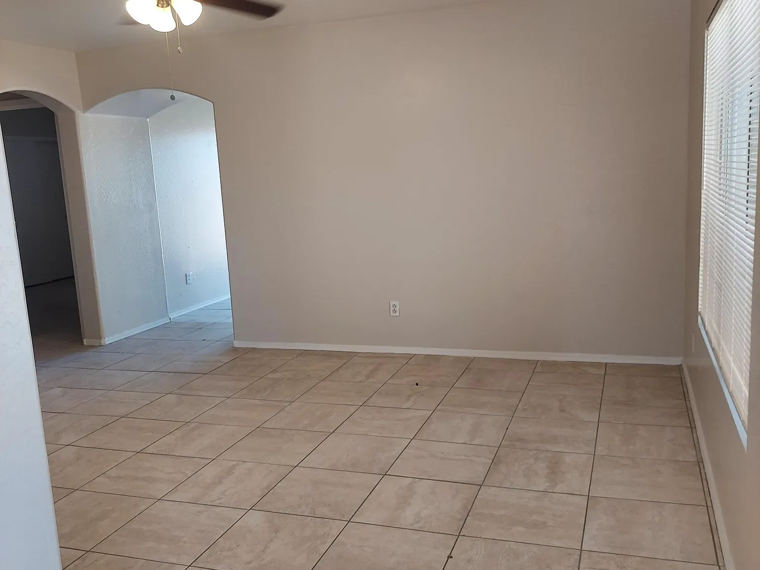 3 bed, 2.0 bath, 1090 sqft, $1,595 — Photo 2