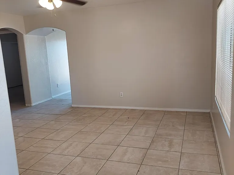 11922 N Olive St — Photo 2