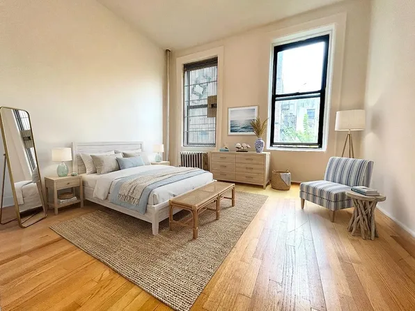 330 E 15th St #104, New York, NY 10003