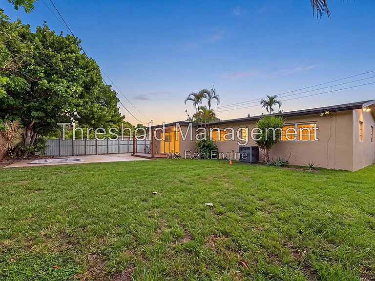 19632 NE 12th Pl — Photo 19
