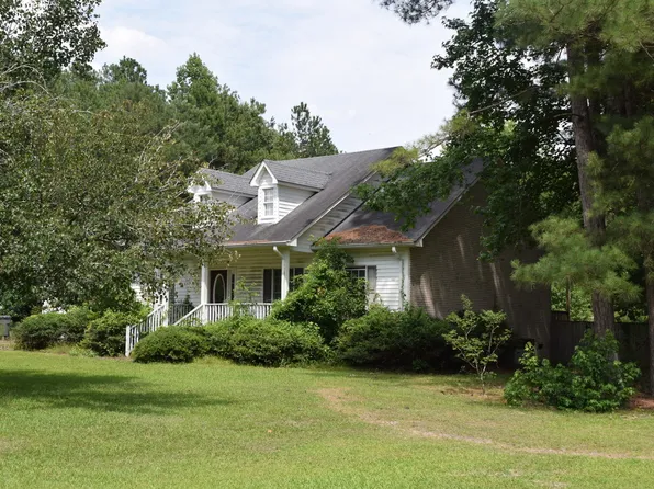 302 Wisteria Dr, Lumberton, NC 28360